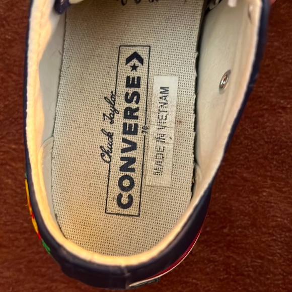 Converse detailed stitched flowers - Picture 3 of 5